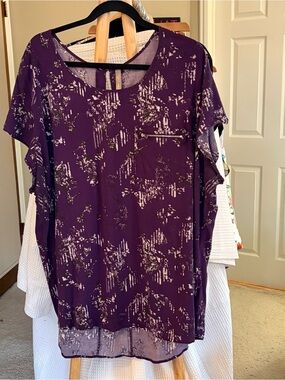 Penningtons Plum Printed Short Sleeve Blouse with Zip Detail and Keyhole Back 3X